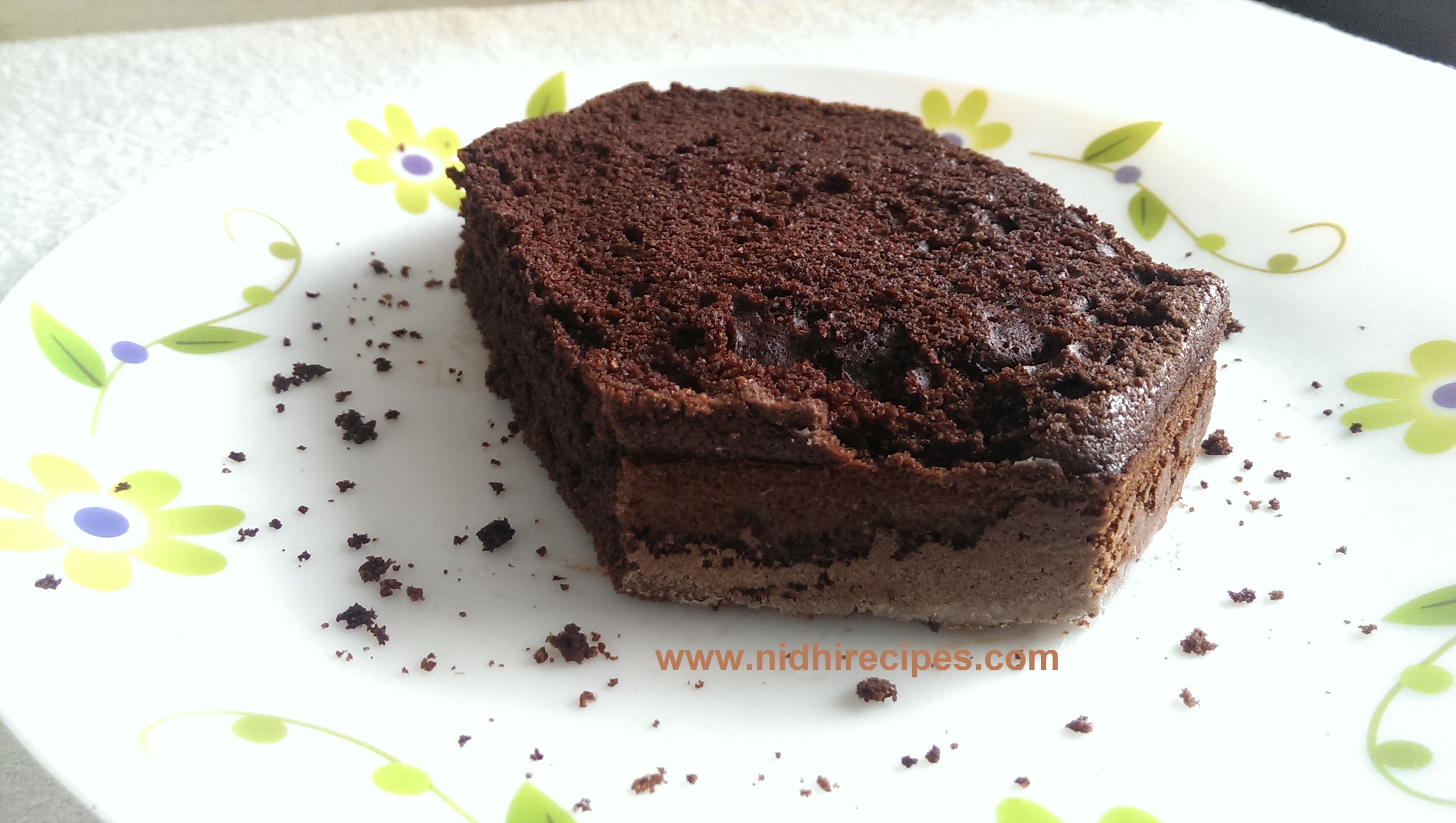Simple chocolate cake // www.nidhirecipes.com